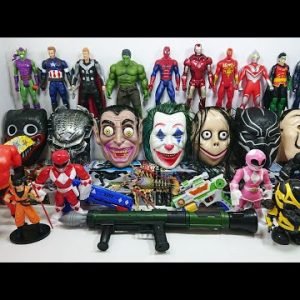 Hunting superheroes, Spider-man, Iron man, mom, bobparr, ultra man, hulk, thor, taskster, king kong