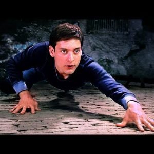 Peter Parker prueba sus nuevos poderes de Spider-Man | El hombre araña | Clip en Español 🔥 4K