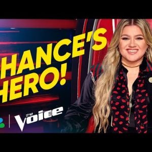 Kelly Saves Chance from a Spider and More Outtakes | The Voice | NBC