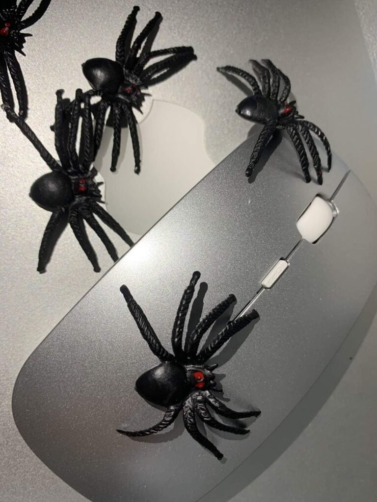 JIALWEN 50PCS Realistic Halloween Plastic Spiders Small Size Black Spiders Toys Fake Spiders Prank Props for Halloween Party Decorations